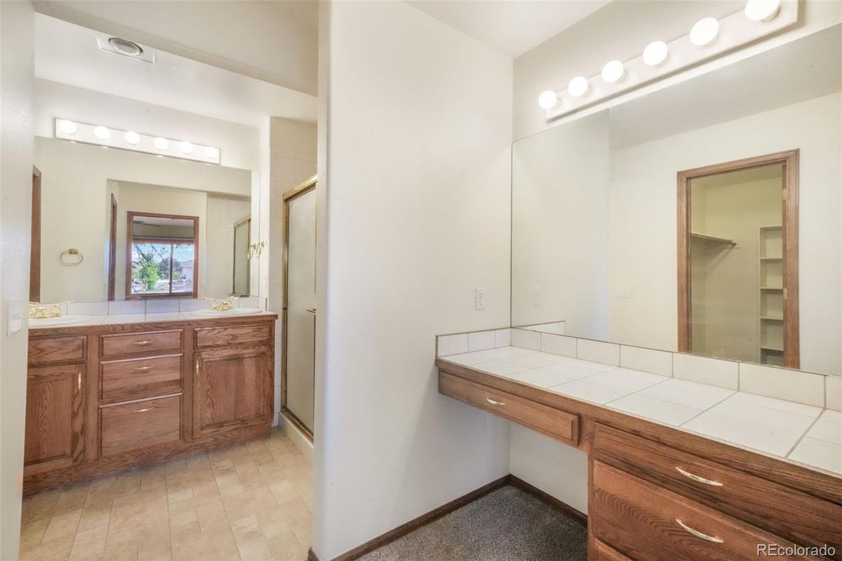 Bathroom, Interior, Tile Countertops