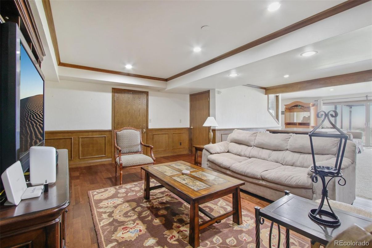 Interior, Living room, Recessed Lighting, Wood Texture Flooring