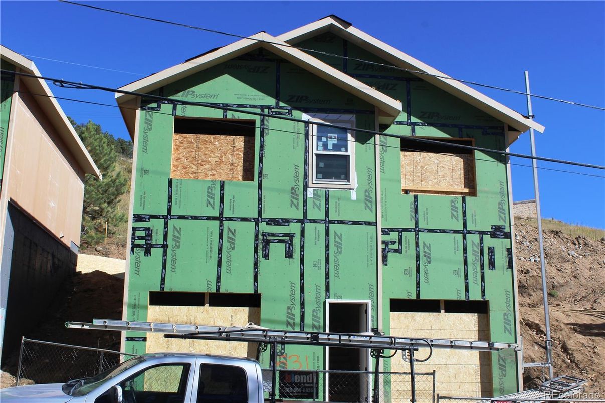 Exterior, Facade, Modern