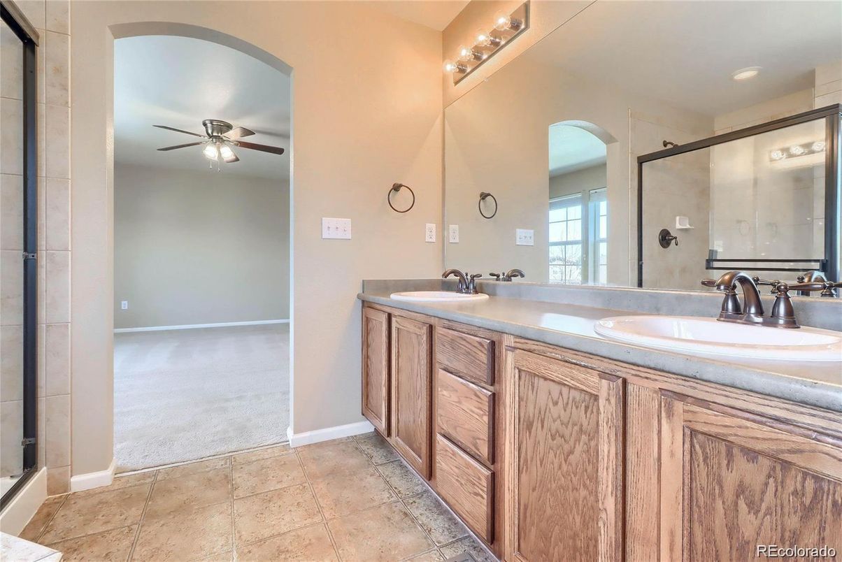 Bathroom, Dual Sink Vanities, Interior, Recessed Lighting