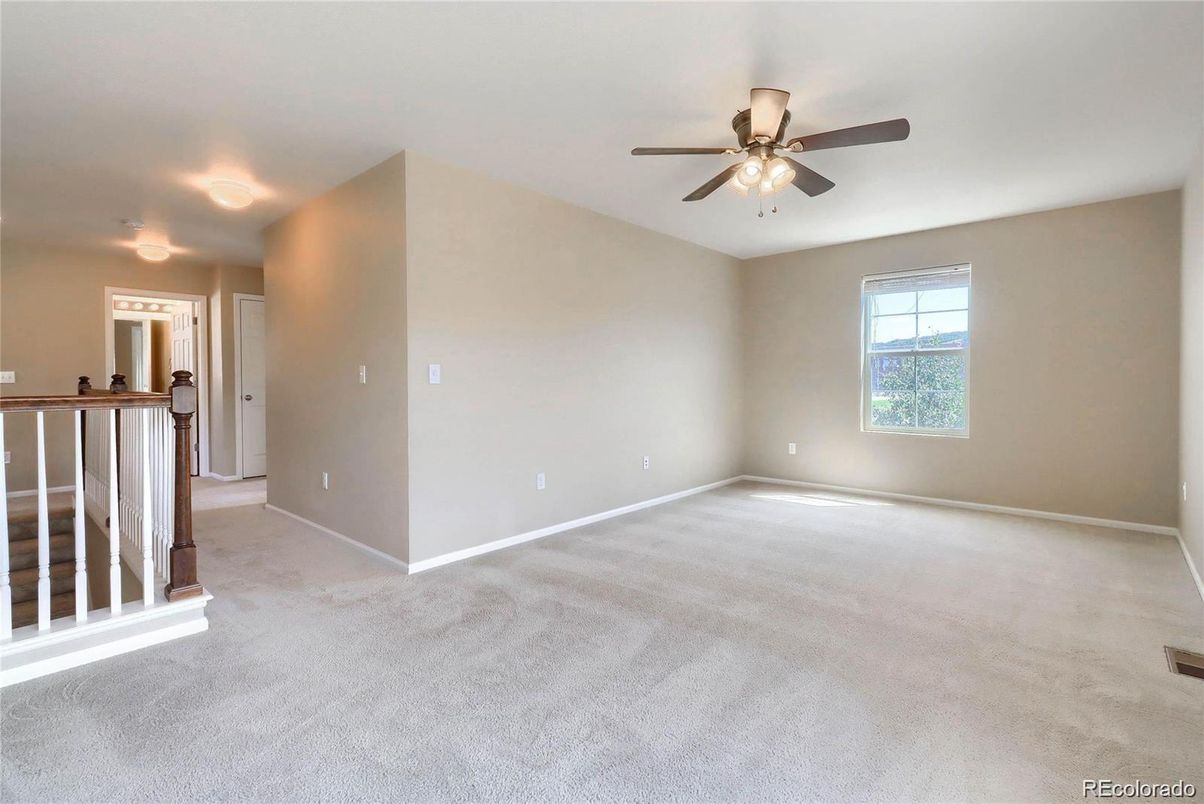 Empty room, Interior