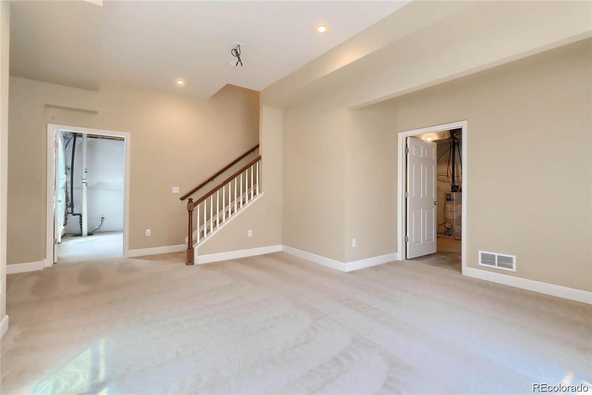 Empty room, Interior, Recessed Lighting