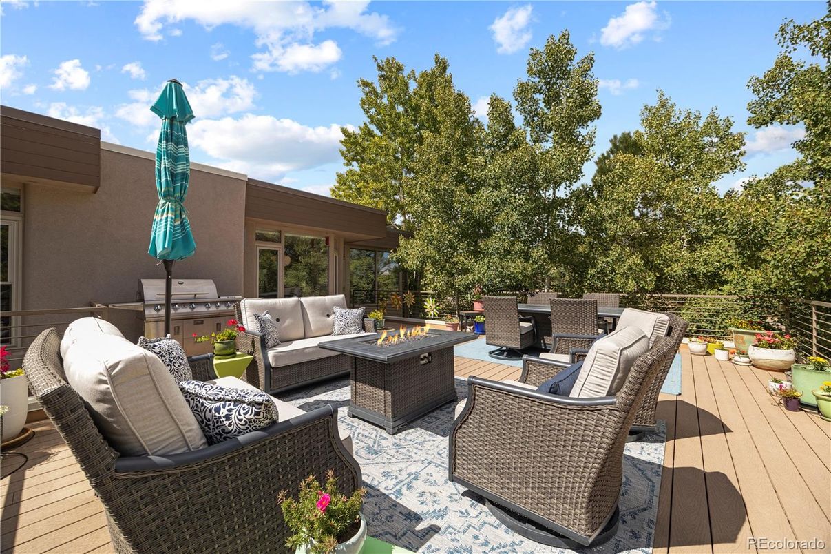 Exterior, Outdoor Kitchen