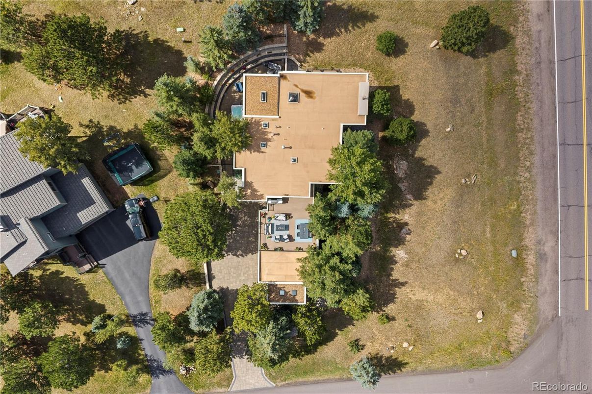 Exterior, Drone