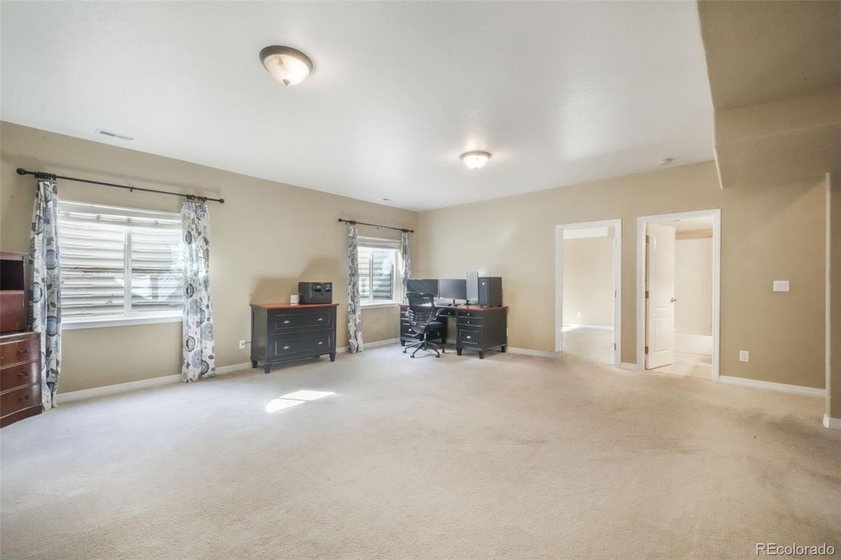 Home Office, Interior