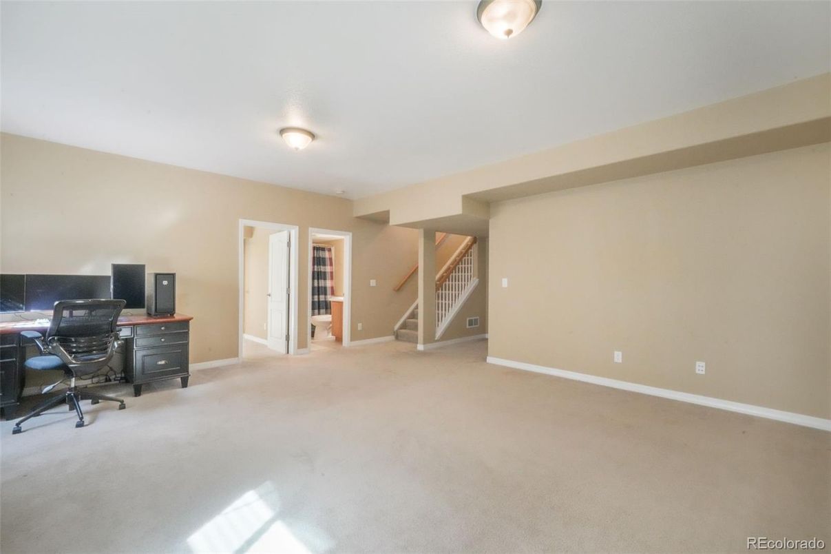 Home Office, Interior