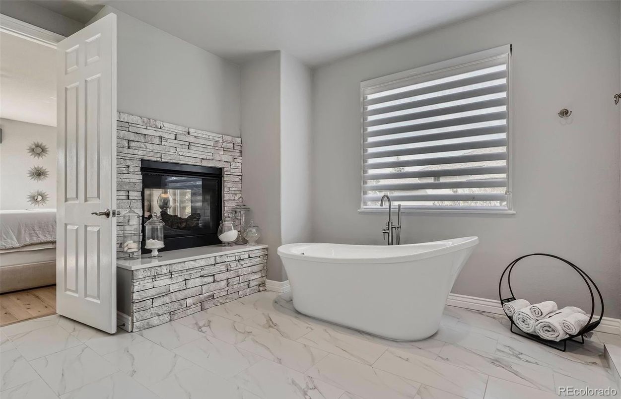 Bathroom, Fireplace, Free Standing Baths, Interior, Marble