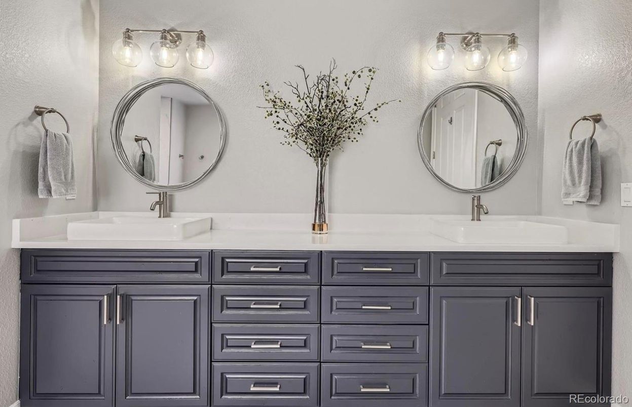 Bathroom, Dual Sink Vanities, Interior