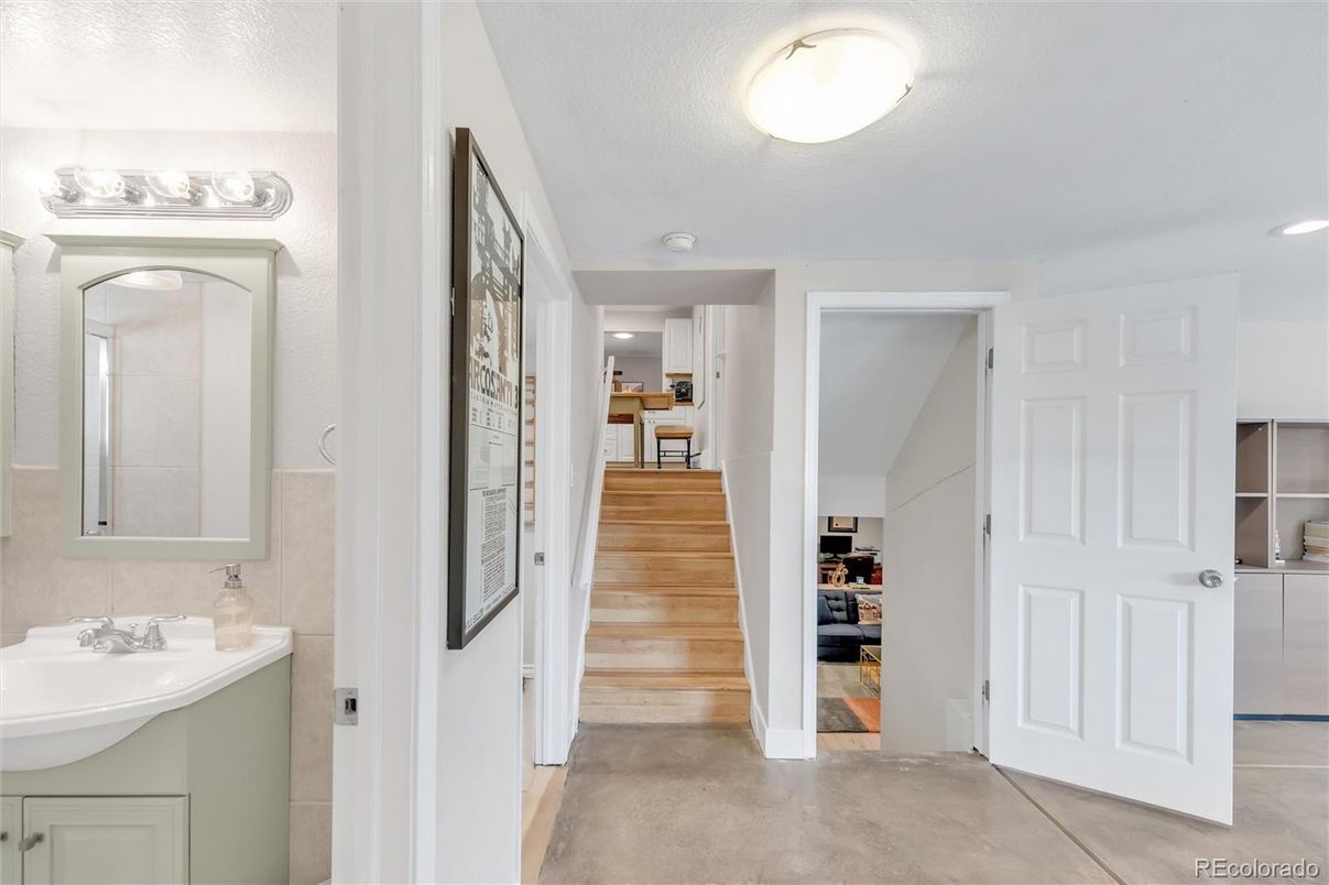 Bathroom, Interior, Recessed Lighting
