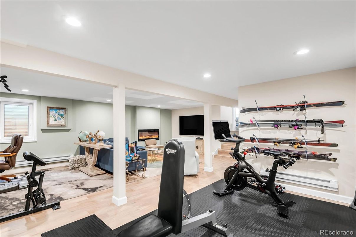 Fitness Equipment, Interior, Recessed Lighting, Wood Texture Flooring
