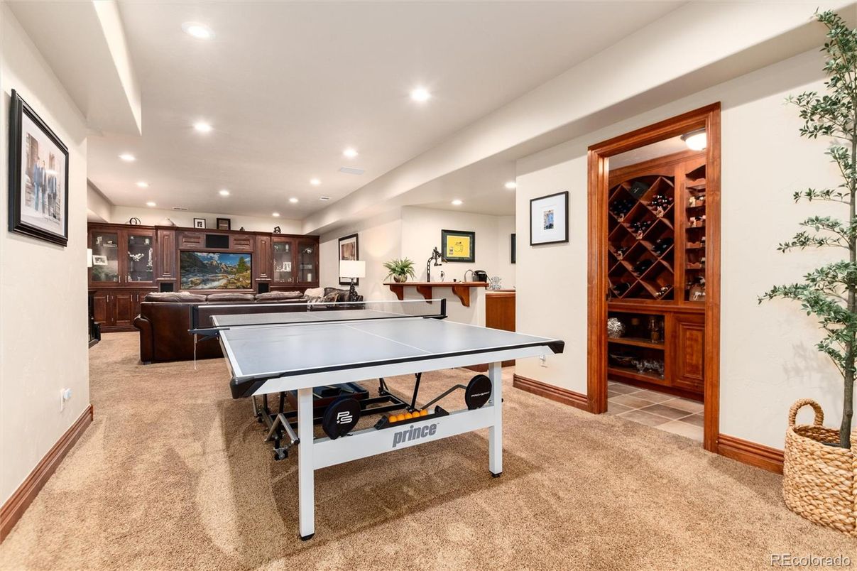Game Room, Interior, Recessed Lighting