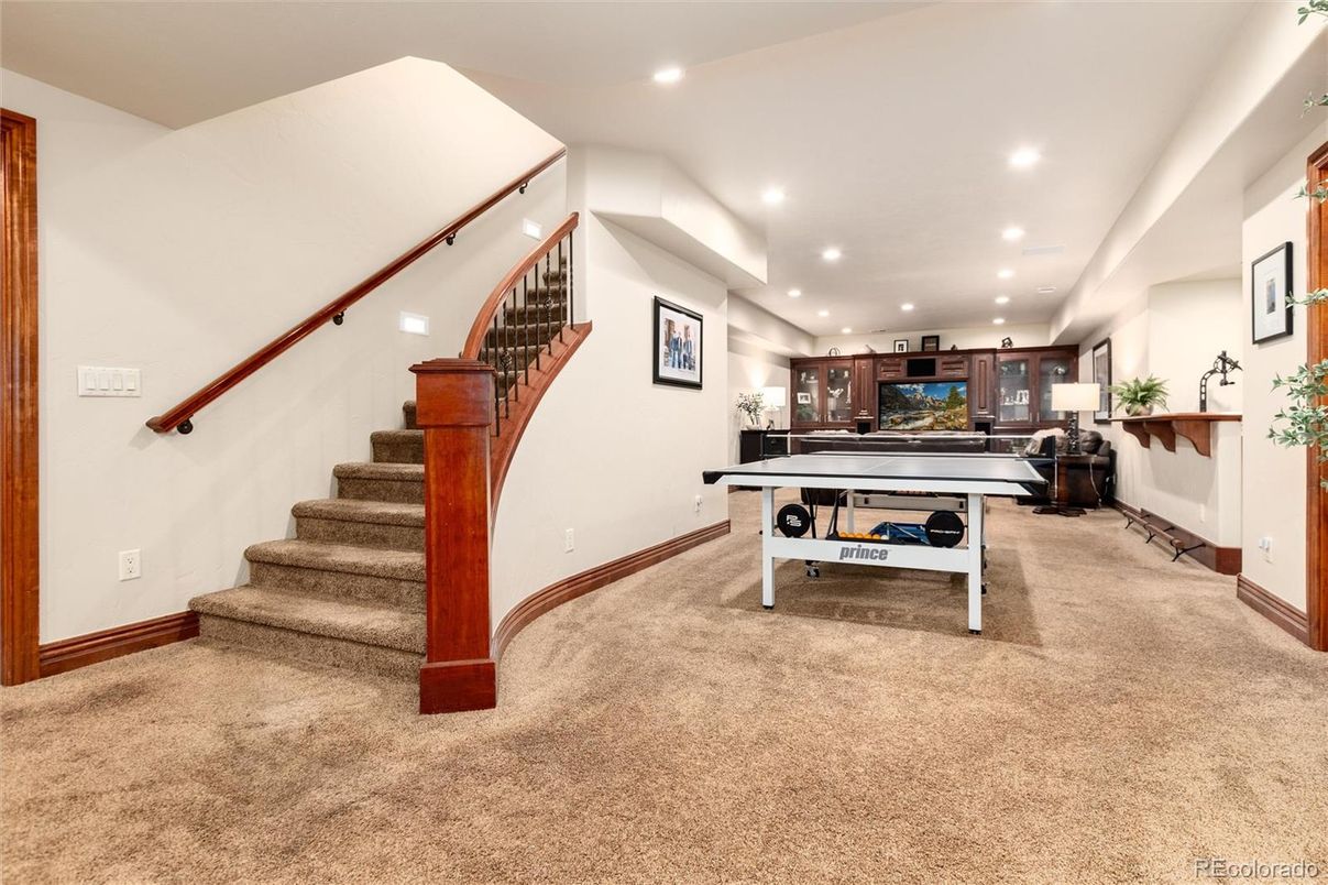 Game Room, Interior, Recessed Lighting