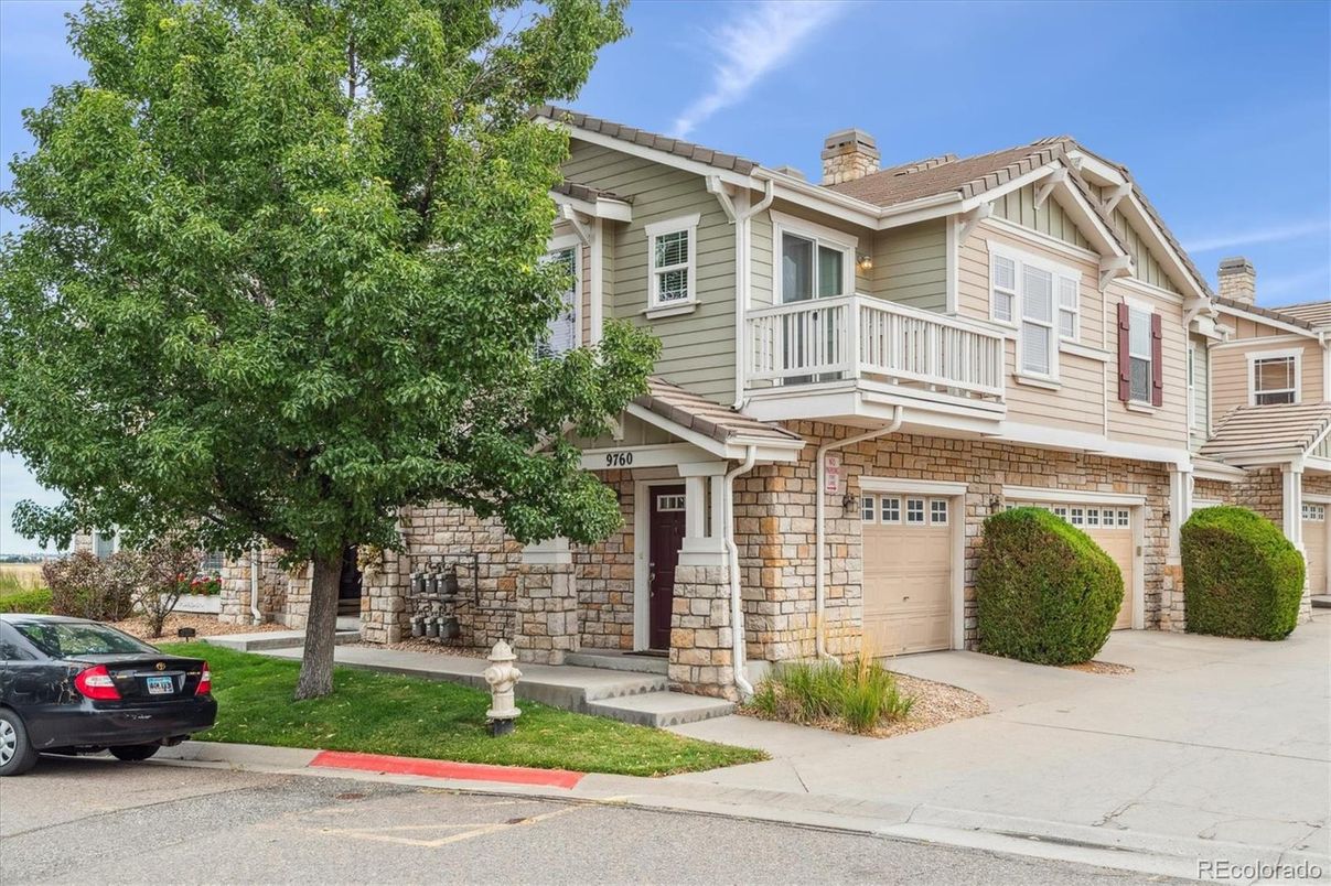 Attached, Exterior, Facade, American Craftsman