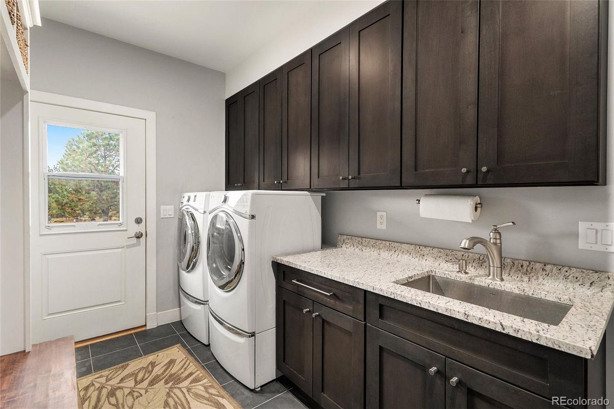 Interior, Washer, Wood Texture Flooring