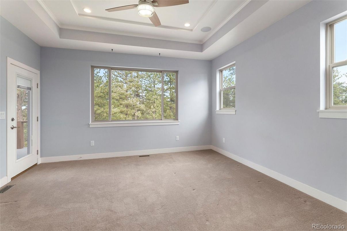 Empty room, Interior, Recessed Lighting