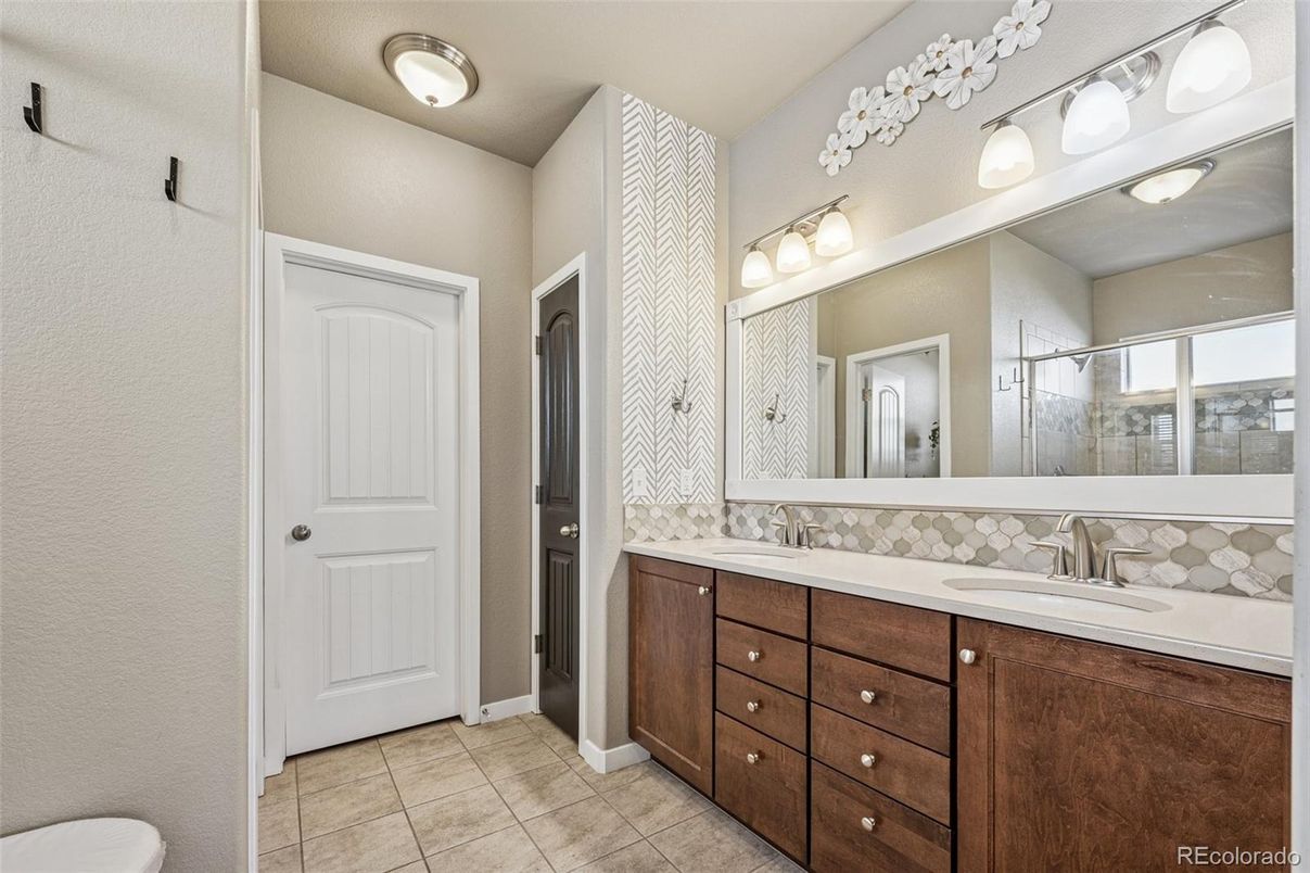 Bathroom, Dual Sink Vanities, Interior