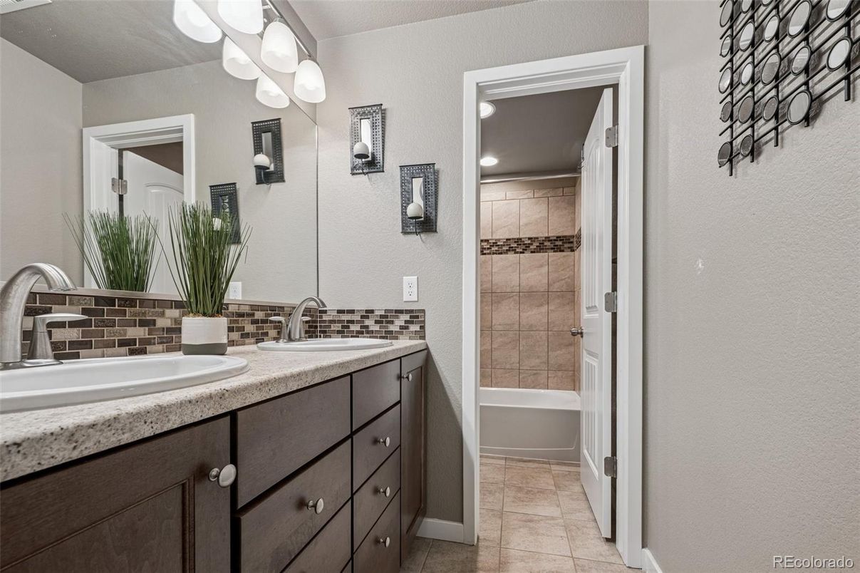 Bathroom, Dual Sink Vanities, Interior