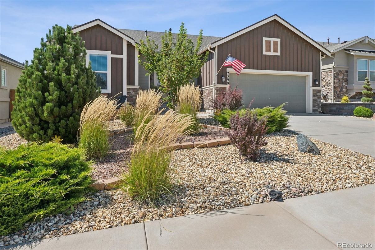 Attached, Exterior, Facade, American Craftsman