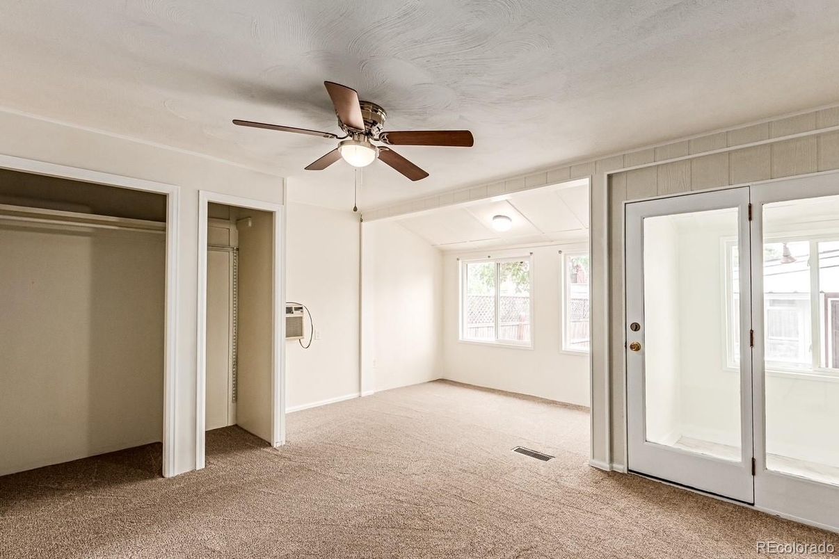 Empty room, Interior