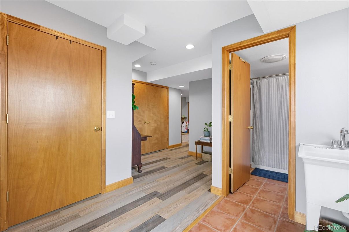 Interior, Recessed Lighting, Wood Texture Flooring