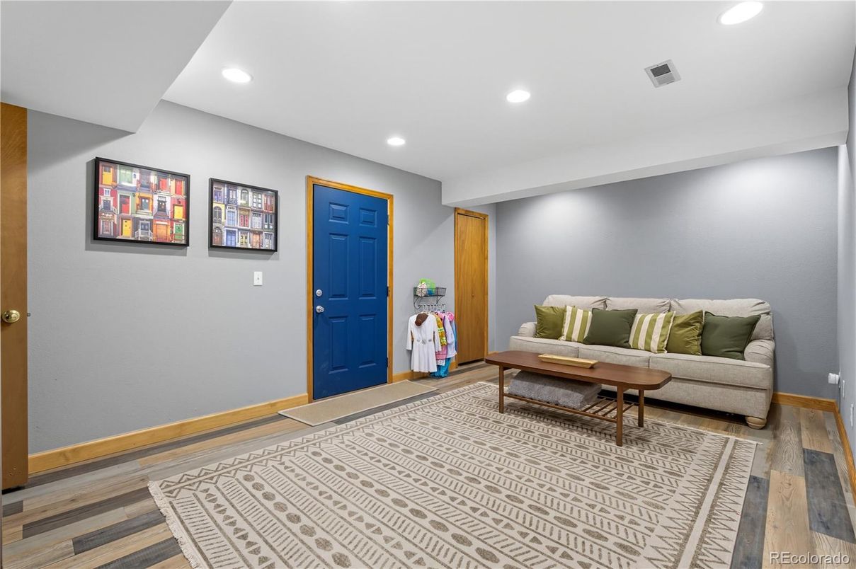 Interior, Living room, Recessed Lighting, Wood Texture Flooring