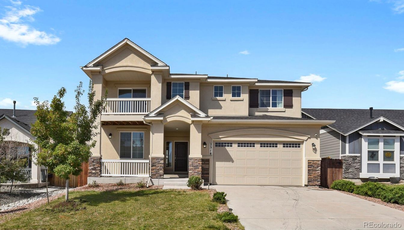 Attached, Exterior, Facade, American Craftsman