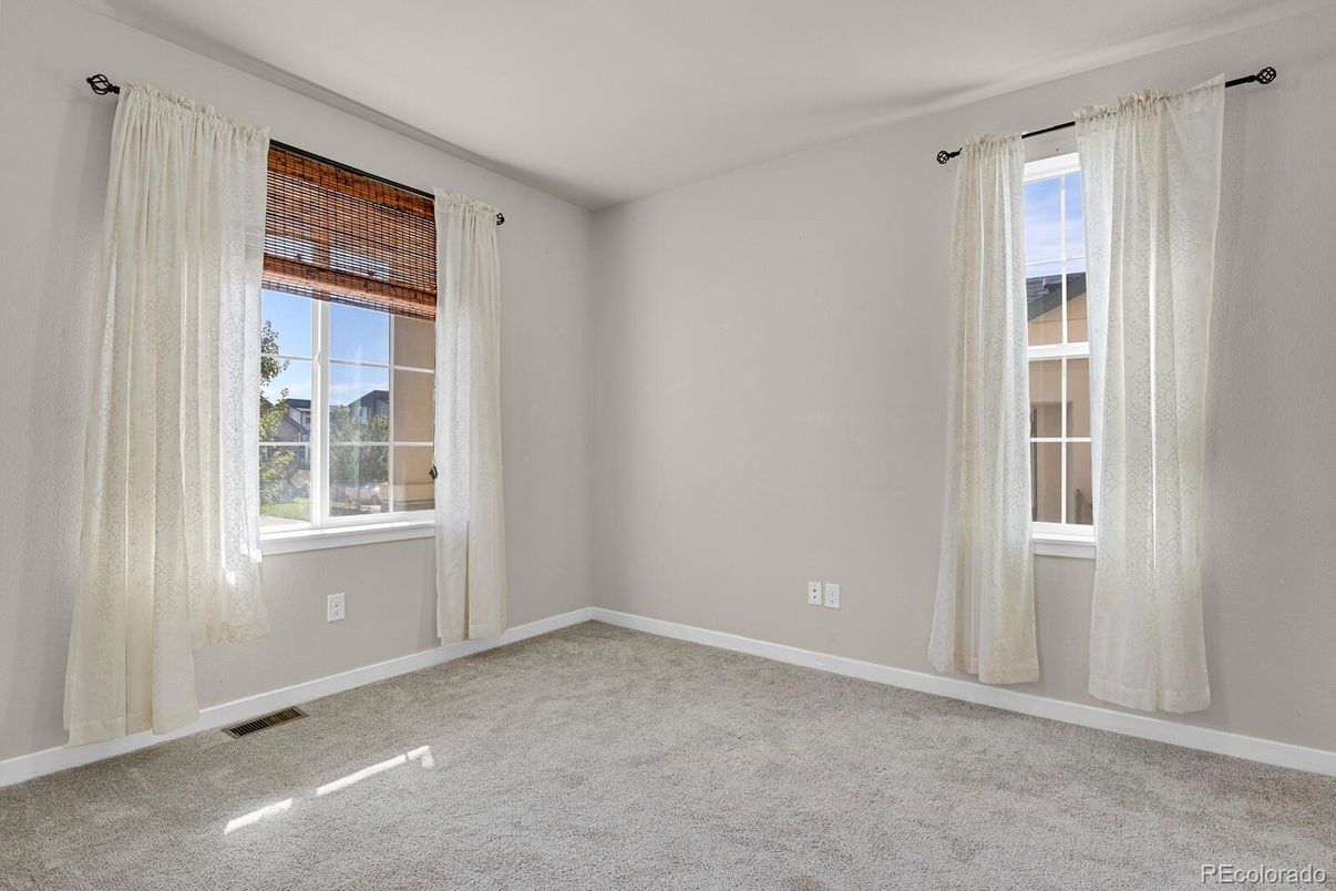 Empty room, Interior
