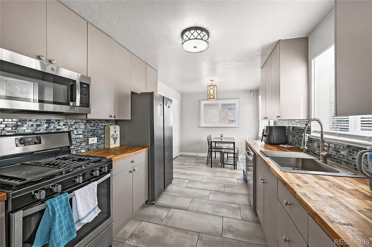 Dining room, Interior, Kitchen, Stainless Steel Appliances