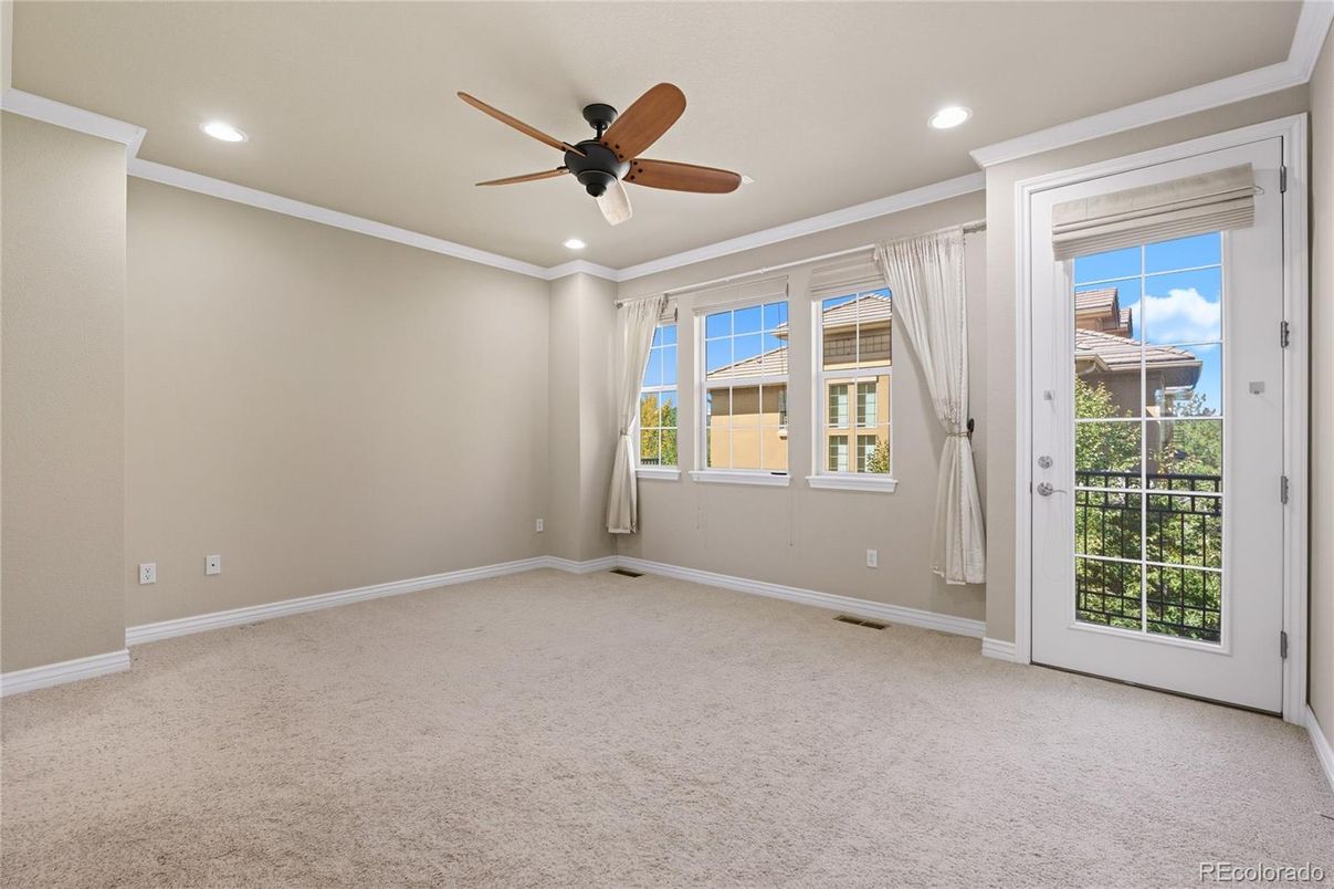 Empty room, Interior, Recessed Lighting
