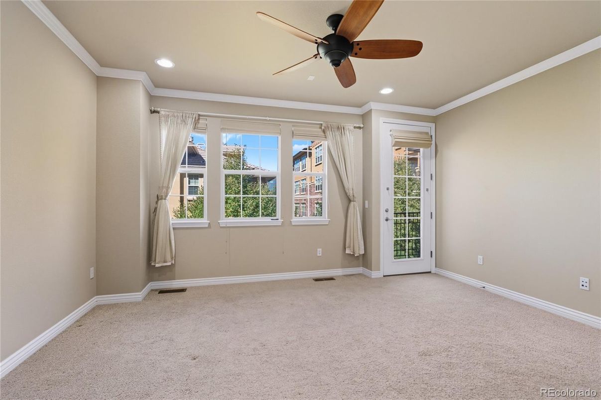 Empty room, Interior, Recessed Lighting