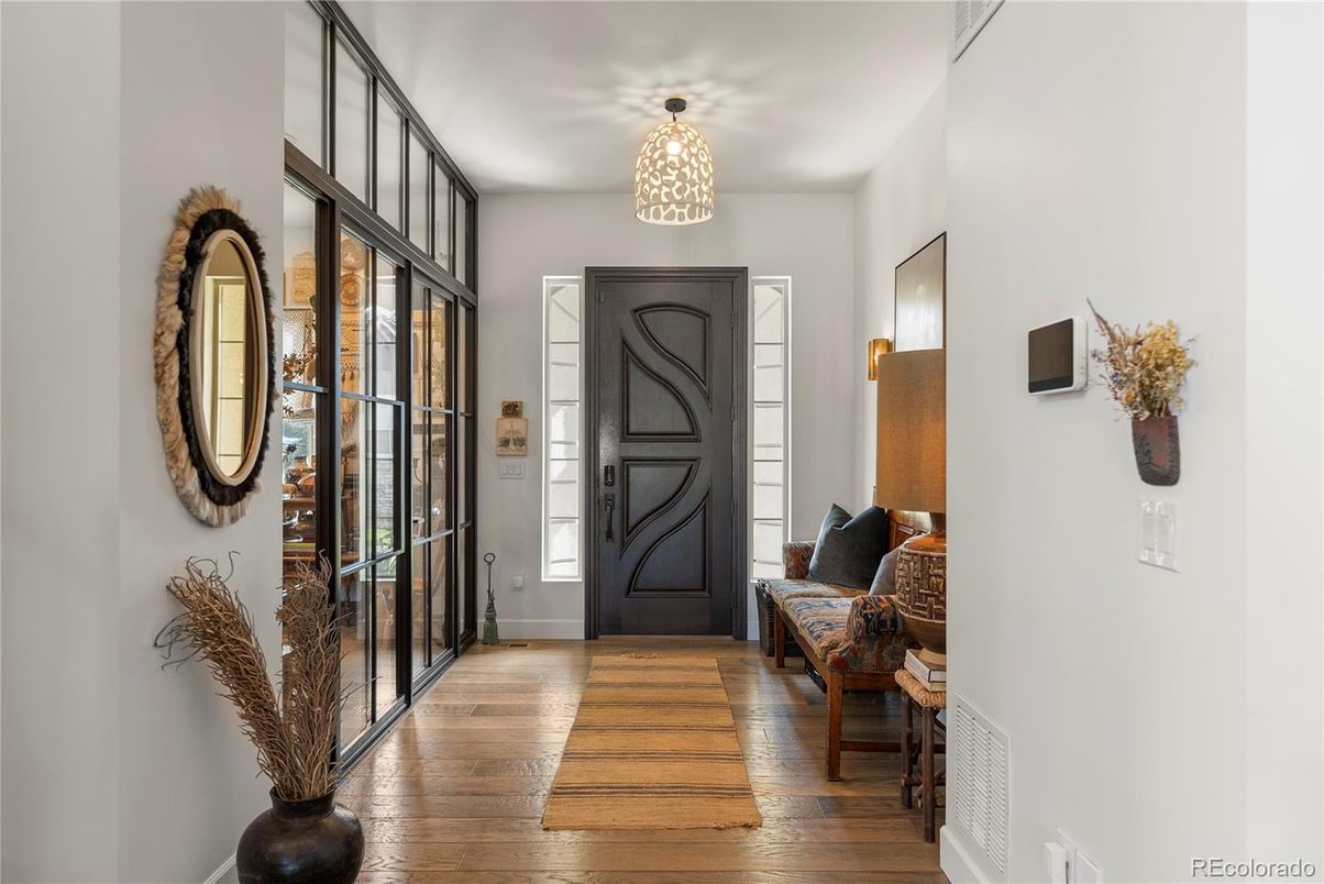 Interior, Pendant Lights, Wood Texture Flooring