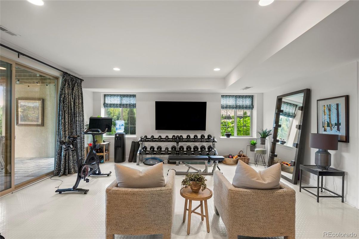 Fitness Equipment, Interior, Living room, Recessed Lighting