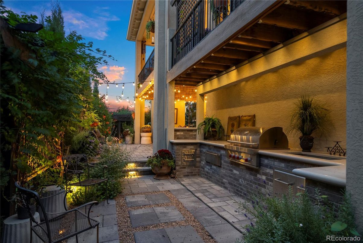 Exterior, Outdoor Kitchen