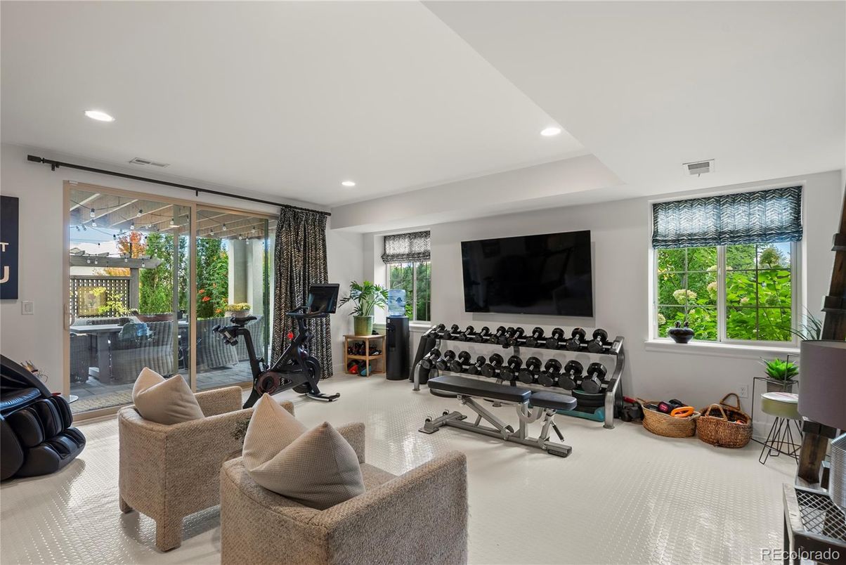 Fitness Equipment, Interior, Living room, Recessed Lighting