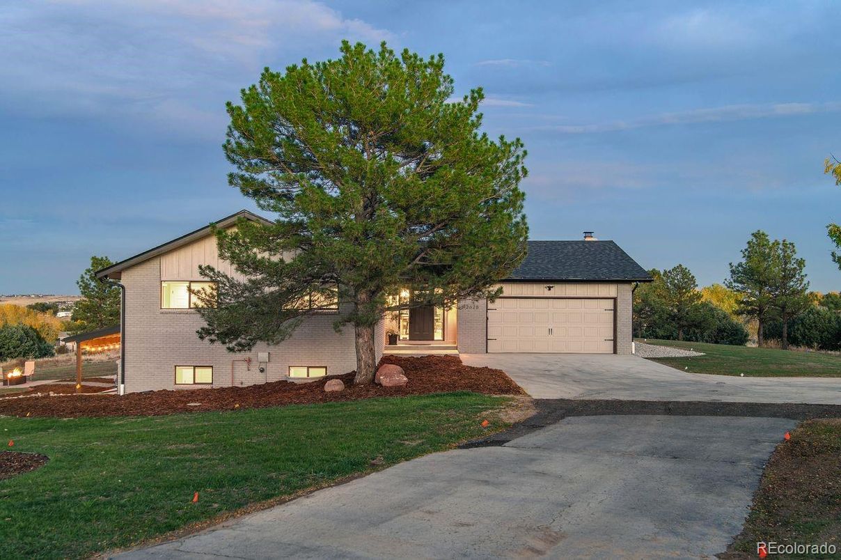 Attached, Exterior, Facade, Brick Traditional