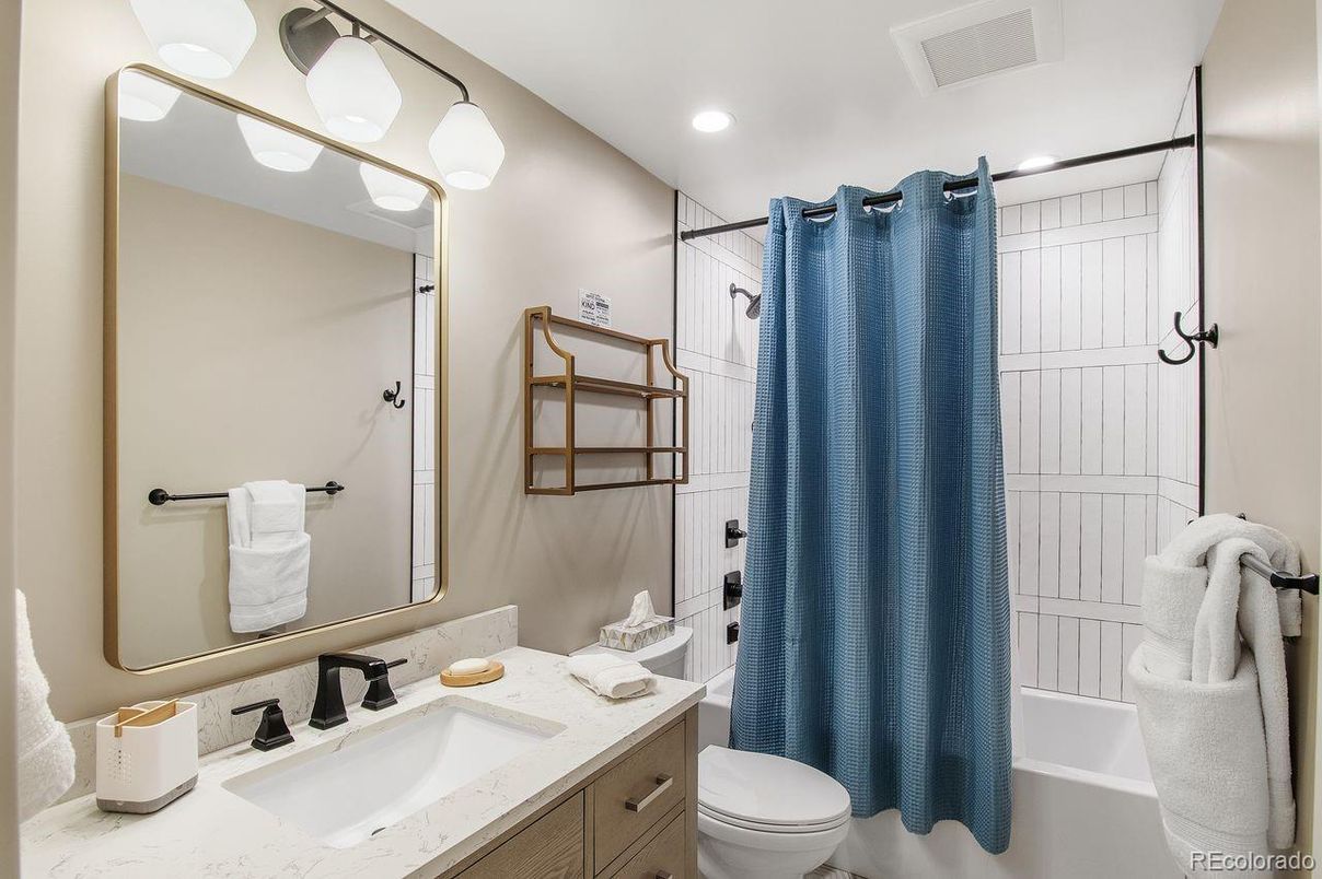 Bathroom, Interior, Recessed Lighting