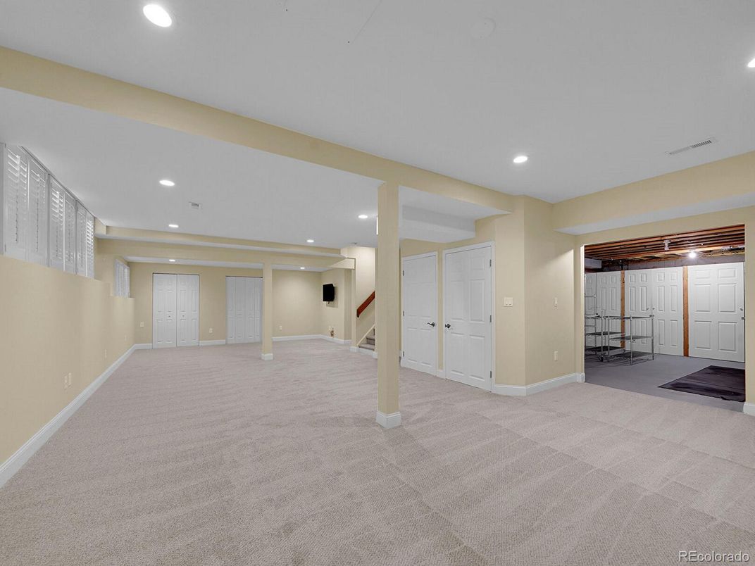 Empty room, Interior, Recessed Lighting