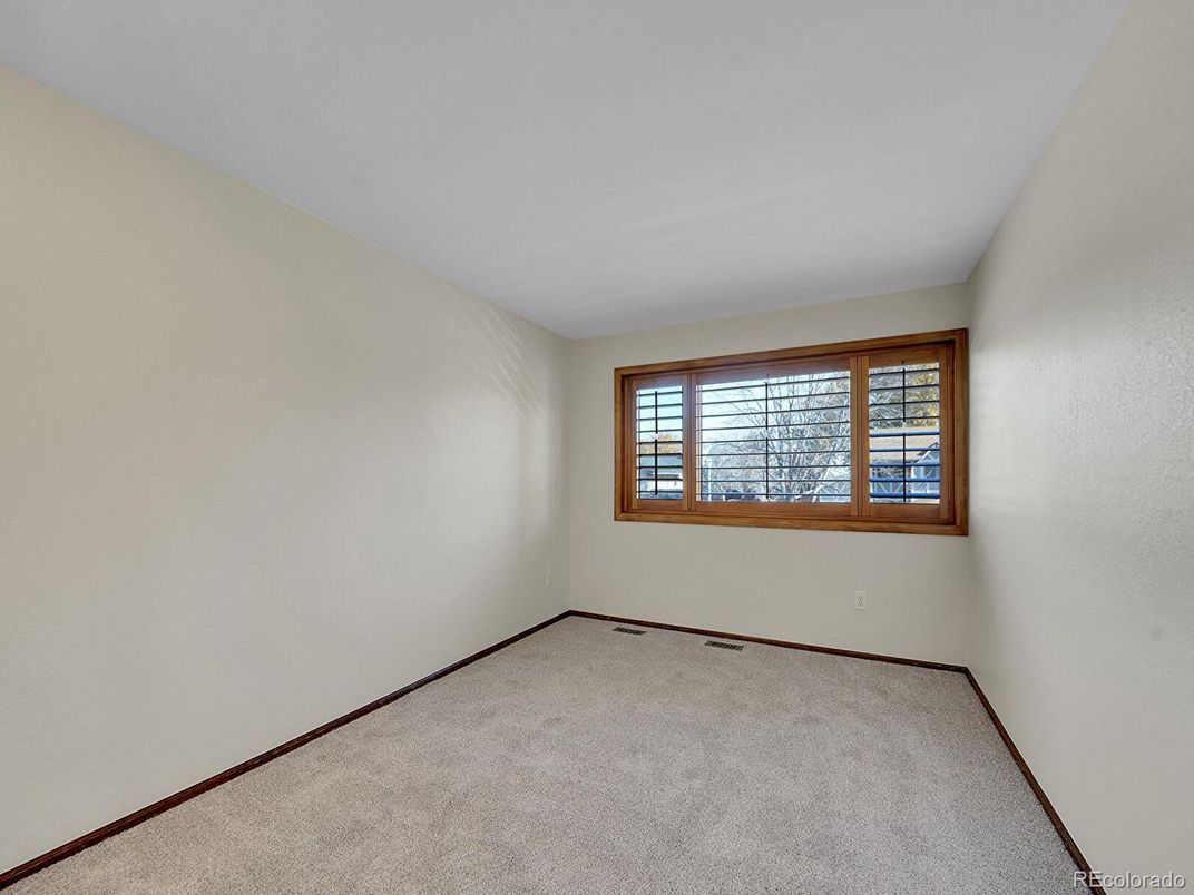 Empty room, Interior