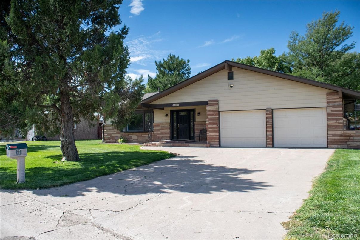 Attached, Exterior, Facade, Brick Facade, Ranch