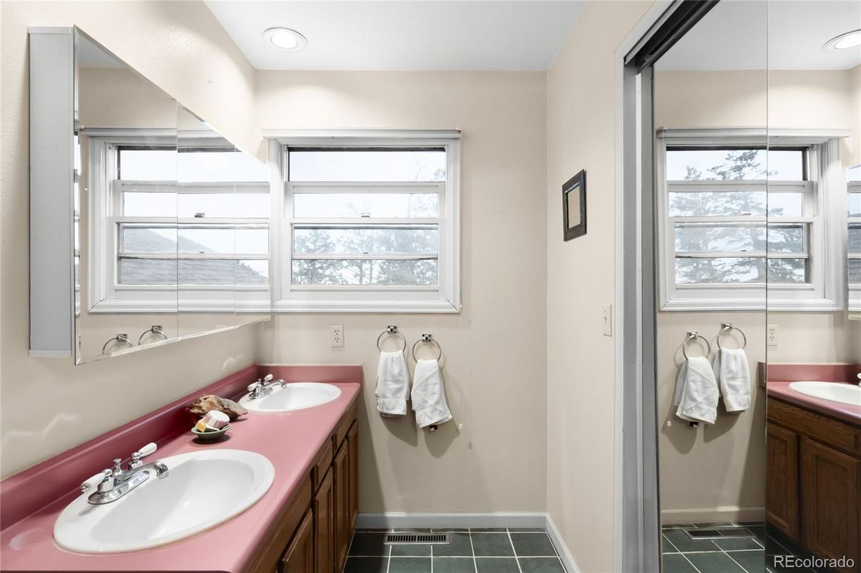 Bathroom, Dual Sink Vanities, Interior, Recessed Lighting