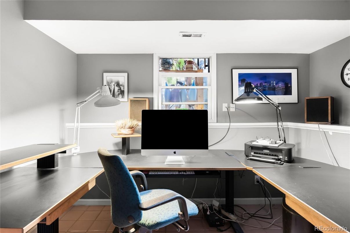 Home Office, Interior