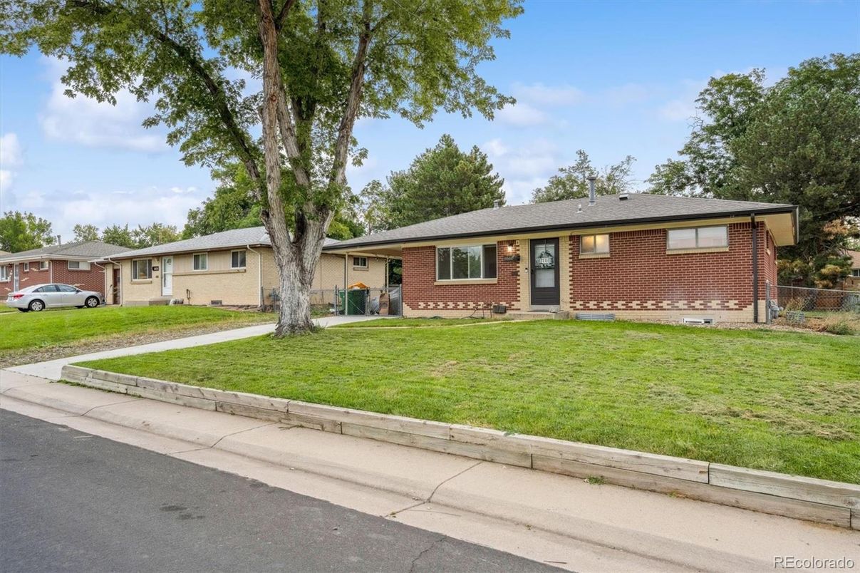 Attached, Exterior, Facade, Brick Facade, Ranch