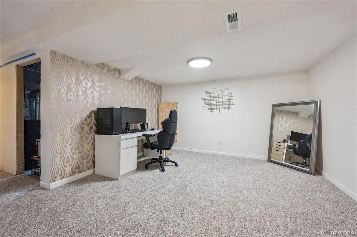 Home Office, Interior