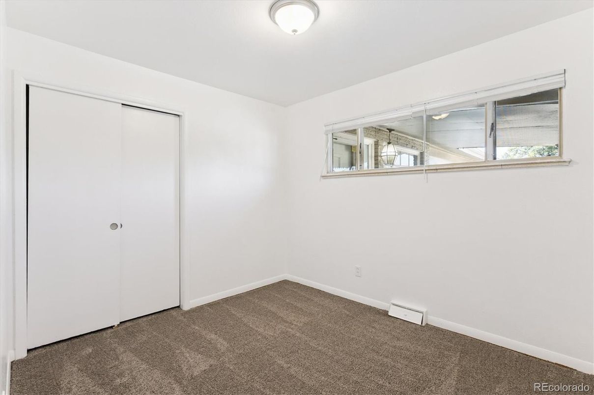 Empty room, Interior