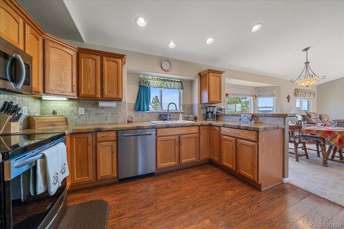 Dining room, Interior, Kitchen, Pendant Lights, Recessed Lighting, Wood Texture Flooring