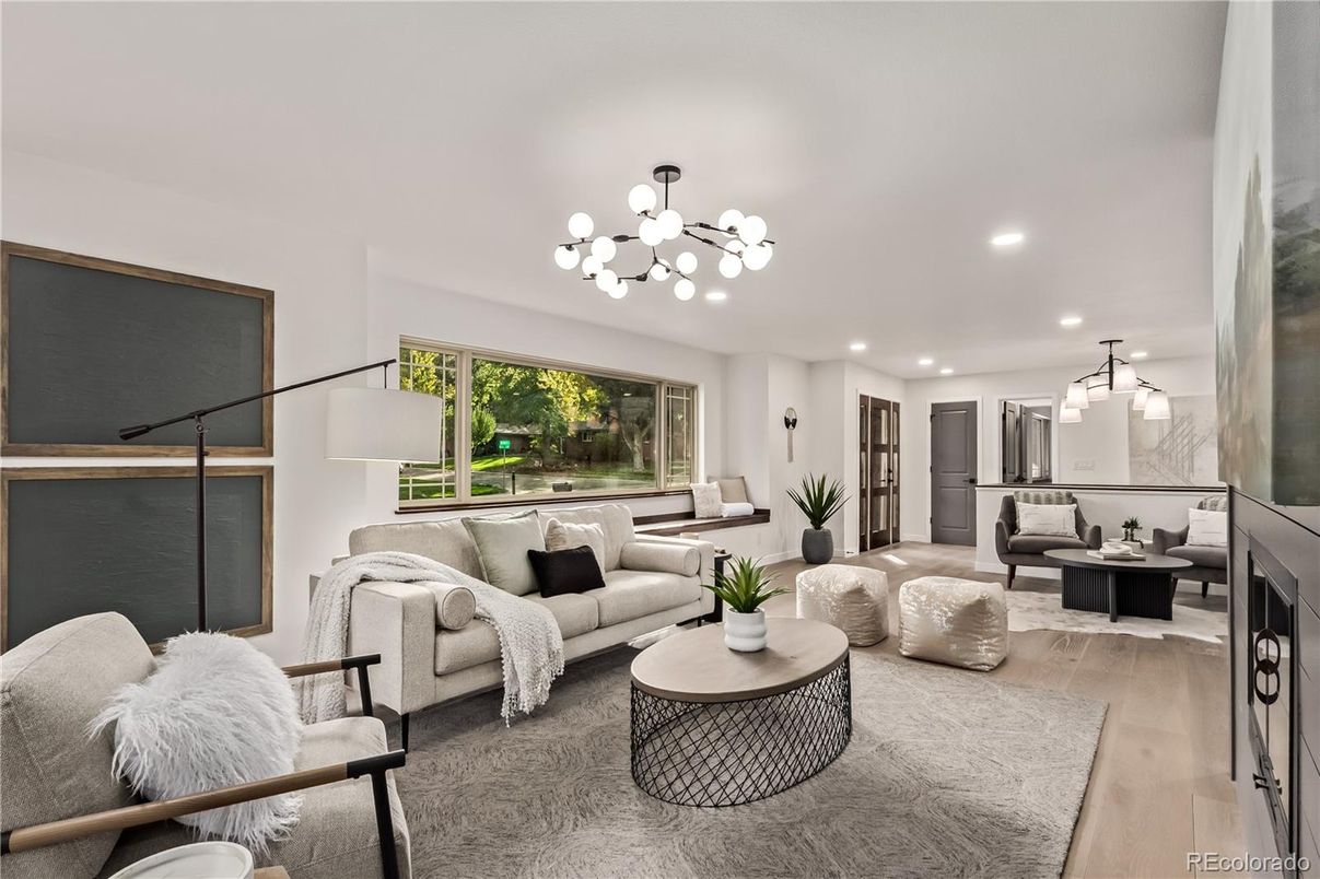 Interior, Living room, Pendant Lights, Recessed Lighting, Wood Texture Flooring