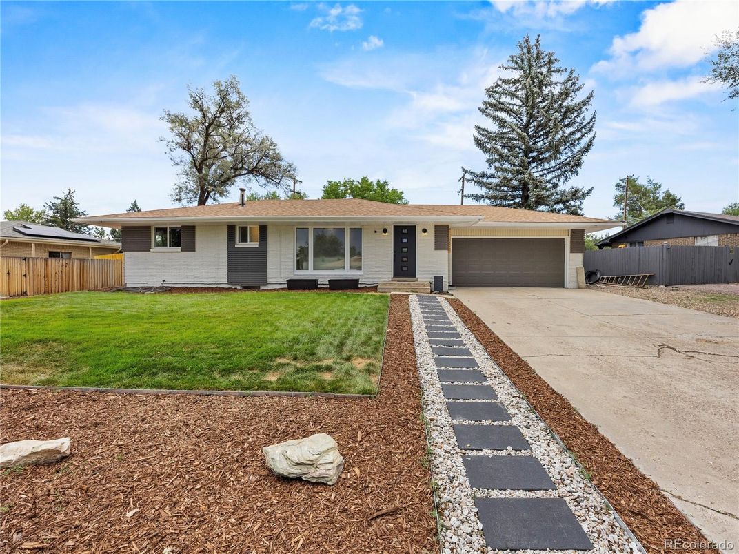 Attached, Exterior, Facade, Ranch