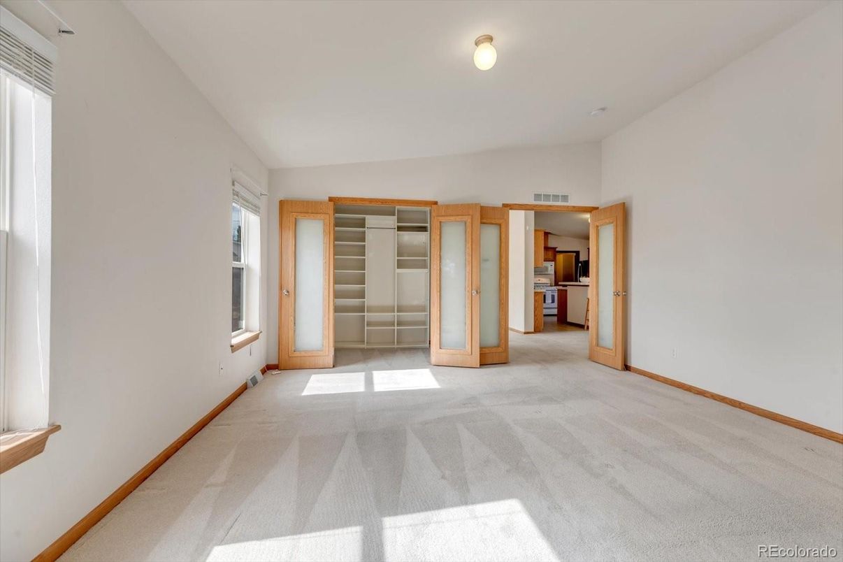 Empty room, Interior