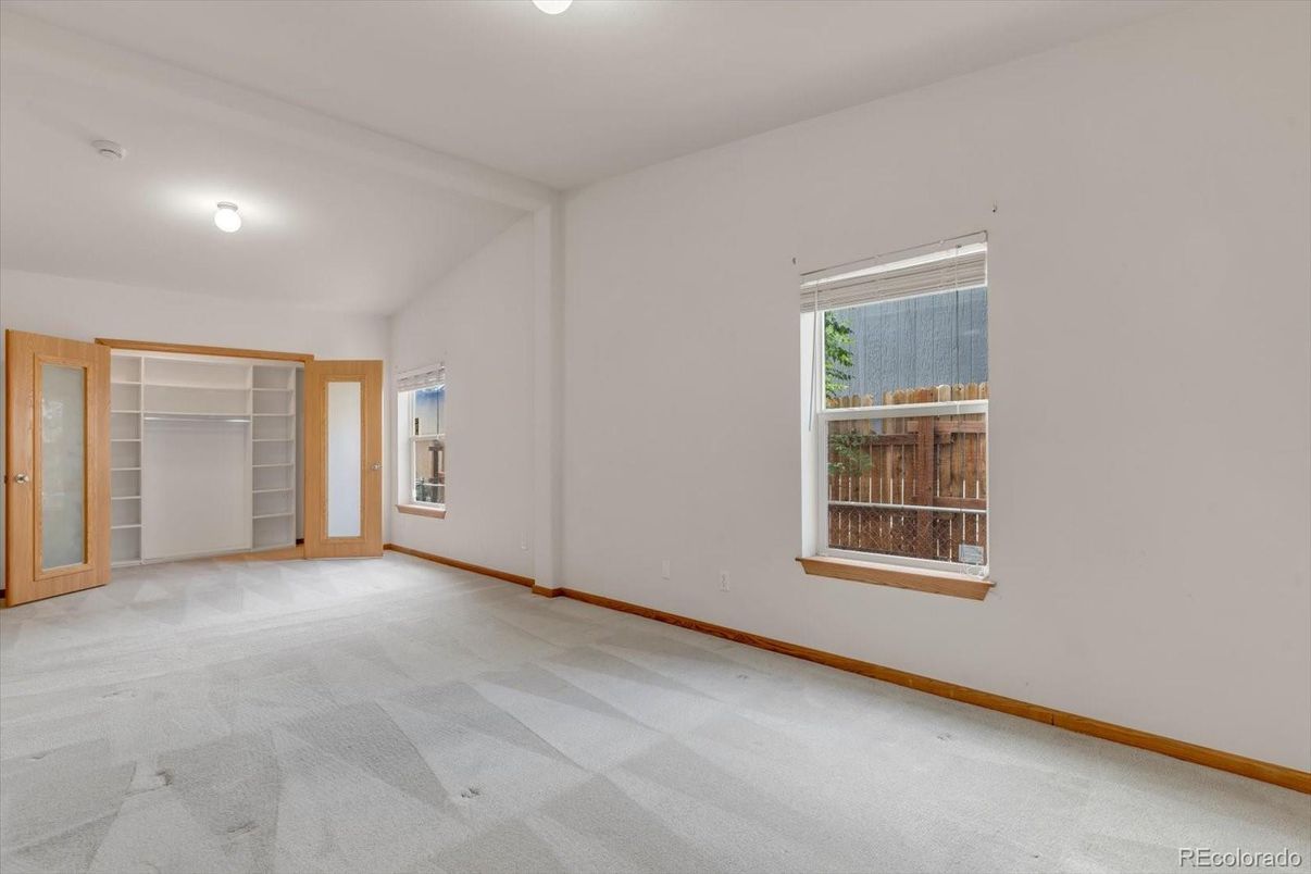 Empty room, Interior