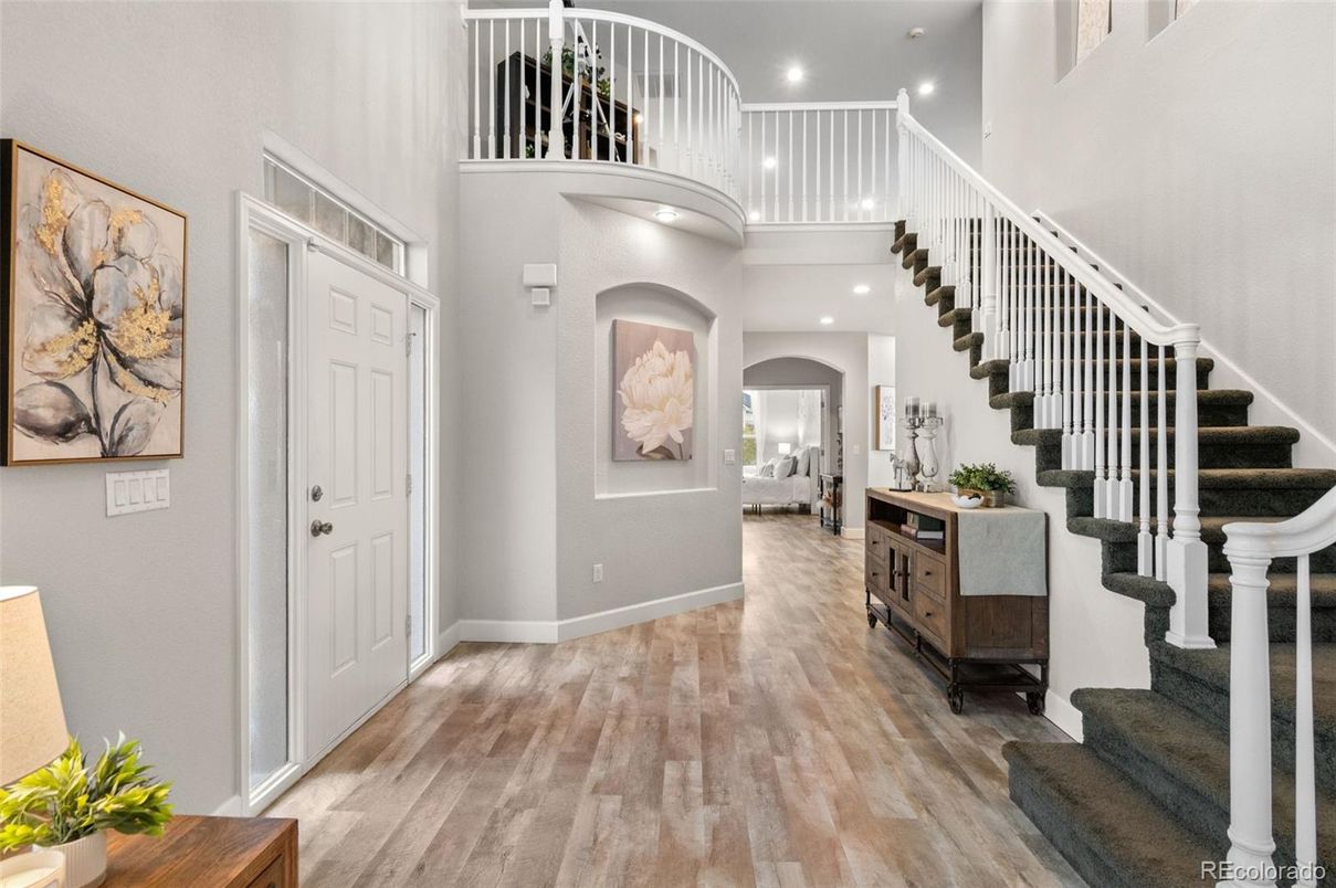 Interior, Recessed Lighting, Wood Texture Flooring